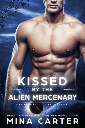 [Warriors of the Lathar 12] • Kissed by the Alien Mercenary
